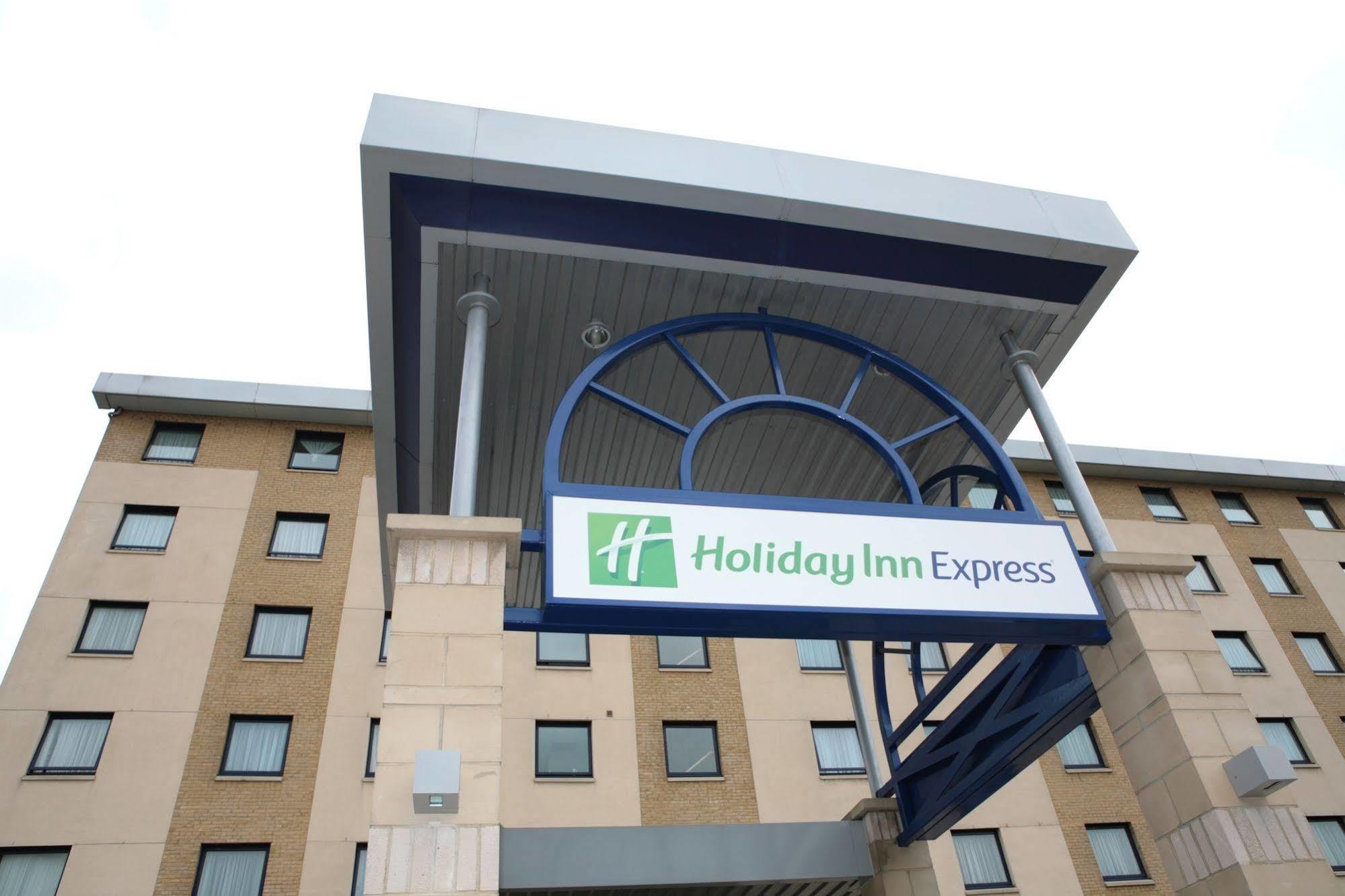 Holiday Inn Express London - Wandsworth, An Ihg Hotel Exterior foto